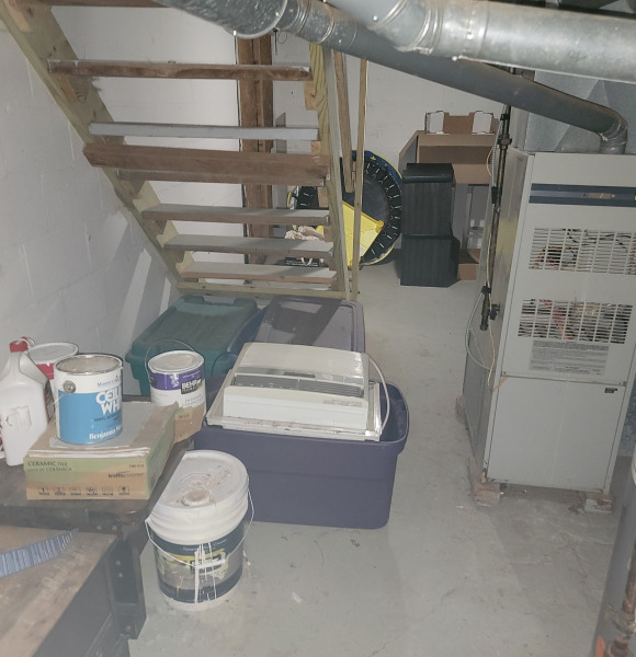 Very Dry 1943 Cinder Block Construction and Dehumidifier