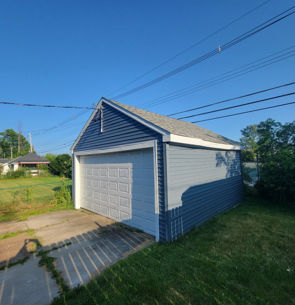 Green space and Pickle ball courts behind